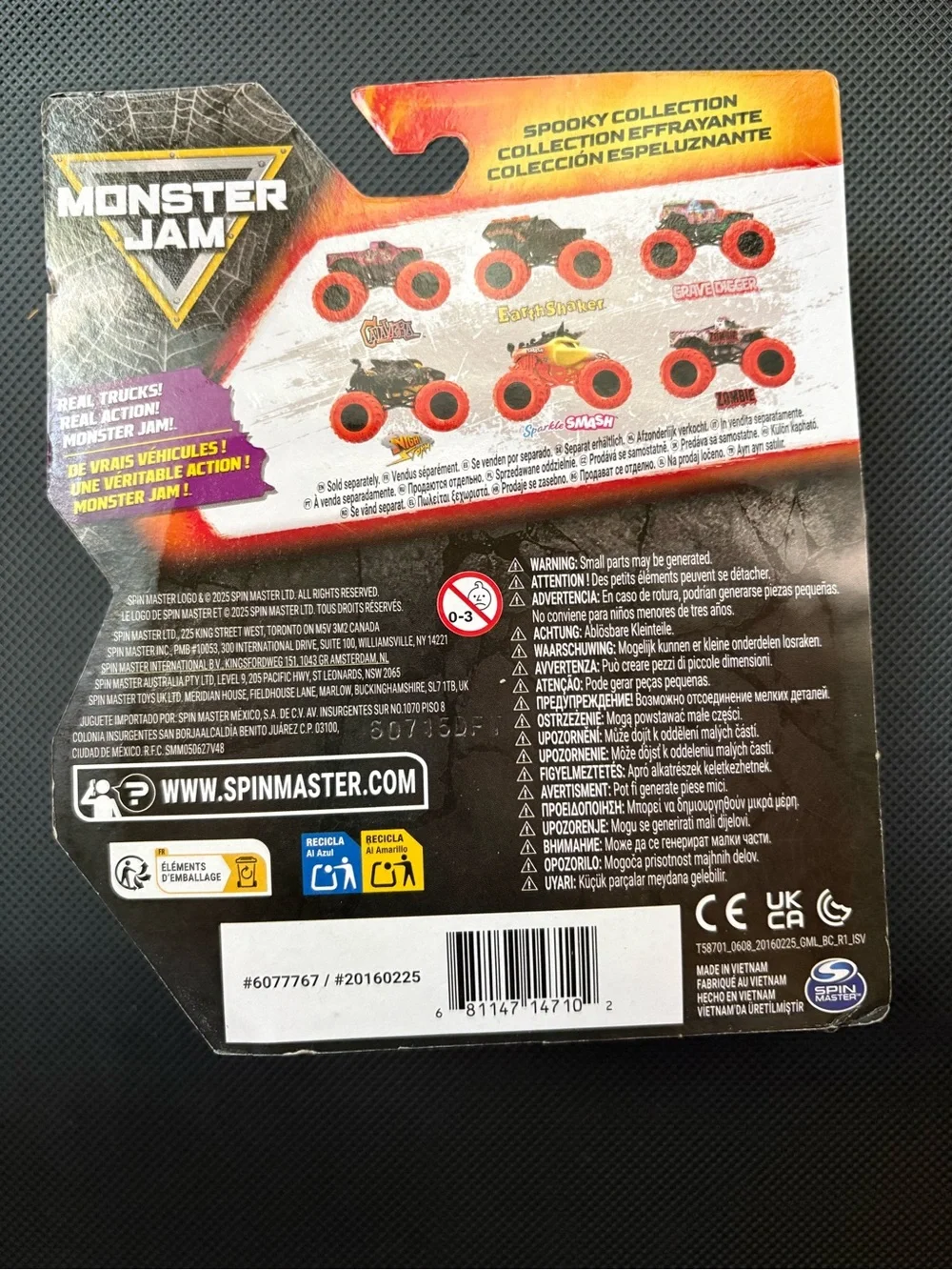 Monster Jam EarthShaker spooky Collction Truck - Black with Orange Wheels